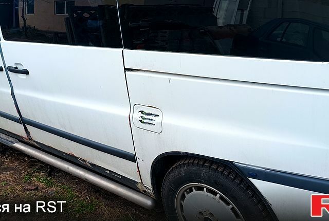Білий Мерседес Віто, об'ємом двигуна 23 л та пробігом 373 тис. км за 3777 $, фото 12 на Automoto.ua