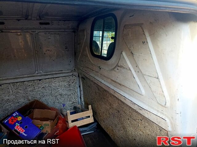 Білий Мерседес Віто, об'ємом двигуна 2.2 л та пробігом 350 тис. км за 2700 $, фото 9 на Automoto.ua