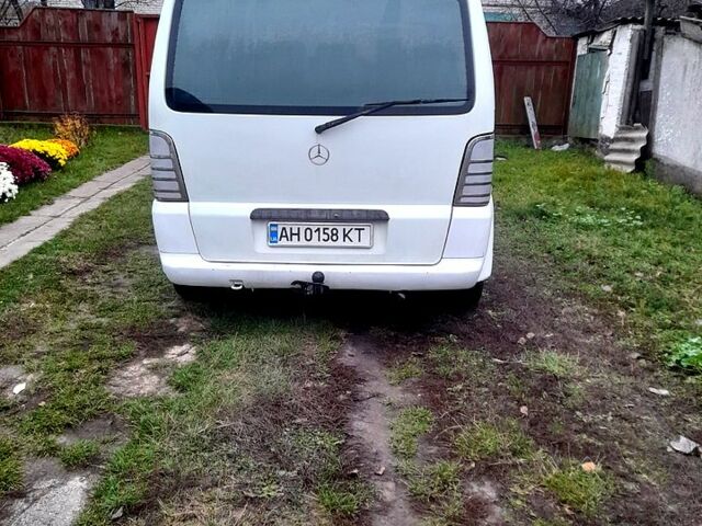 Белый Мерседес Вито, объемом двигателя 2.3 л и пробегом 405 тыс. км за 4500 $, фото 3 на Automoto.ua