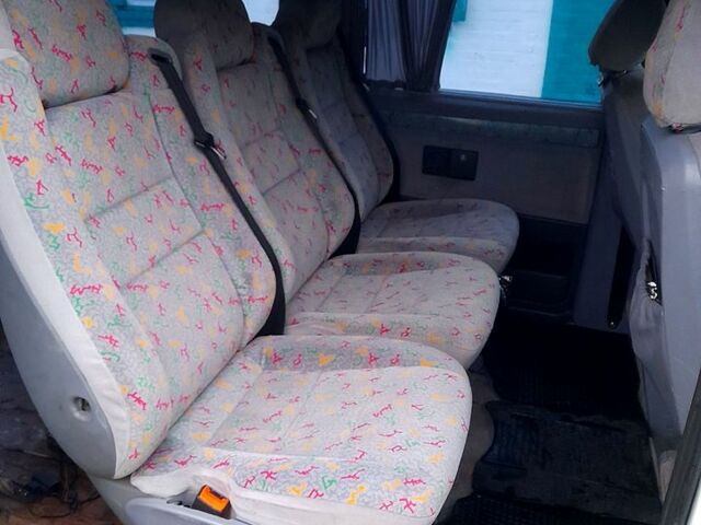 Белый Мерседес Вито, объемом двигателя 2.3 л и пробегом 405 тыс. км за 4500 $, фото 7 на Automoto.ua