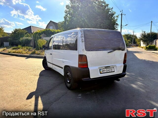 Белый Мерседес Вито, объемом двигателя 2.1 л и пробегом 350 тыс. км за 2900 $, фото 2 на Automoto.ua