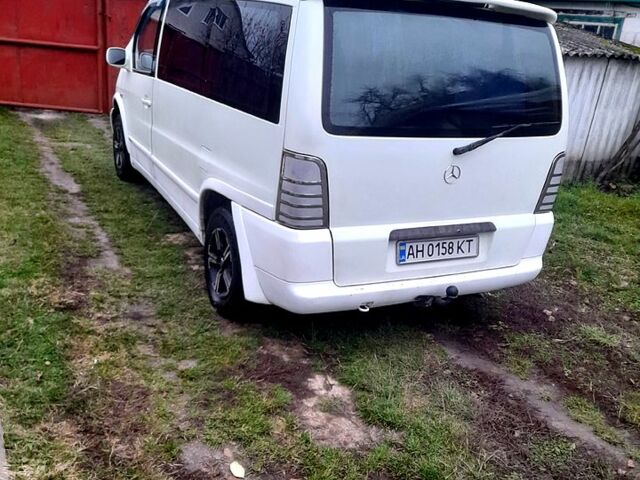Белый Мерседес Вито, объемом двигателя 2.3 л и пробегом 405 тыс. км за 4500 $, фото 4 на Automoto.ua
