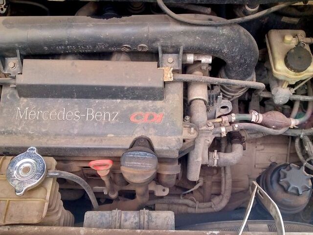 Белый Мерседес Вито, объемом двигателя 2.2 л и пробегом 399 тыс. км за 5000 $, фото 7 на Automoto.ua