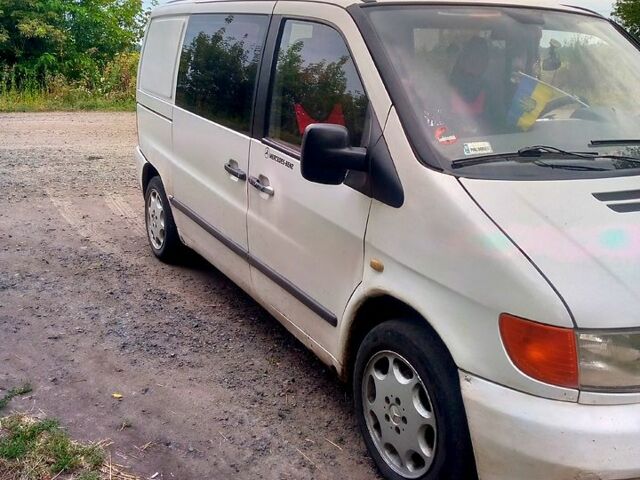 Белый Мерседес Вито, объемом двигателя 2.2 л и пробегом 399 тыс. км за 5000 $, фото 2 на Automoto.ua