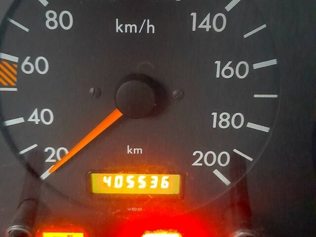 Белый Мерседес Вито, объемом двигателя 2.3 л и пробегом 405 тыс. км за 4500 $, фото 10 на Automoto.ua