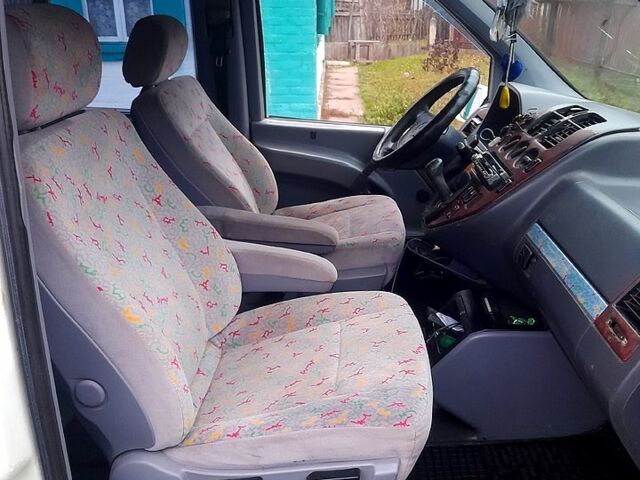 Белый Мерседес Вито, объемом двигателя 2.3 л и пробегом 405 тыс. км за 4500 $, фото 8 на Automoto.ua