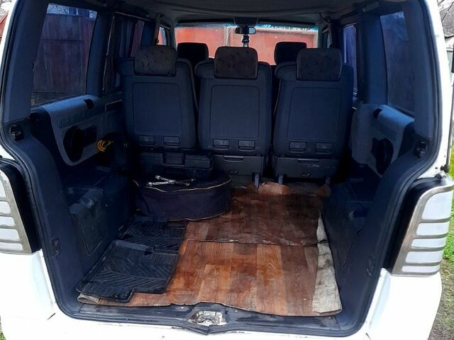 Белый Мерседес Вито, объемом двигателя 2.3 л и пробегом 405 тыс. км за 4500 $, фото 6 на Automoto.ua