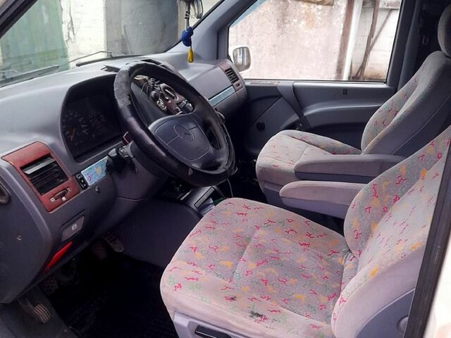 Белый Мерседес Вито, объемом двигателя 2.3 л и пробегом 405 тыс. км за 4500 $, фото 9 на Automoto.ua