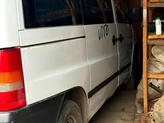 Белый Мерседес Вито, объемом двигателя 2.2 л и пробегом 370 тыс. км за 4500 $, фото 1 на Automoto.ua