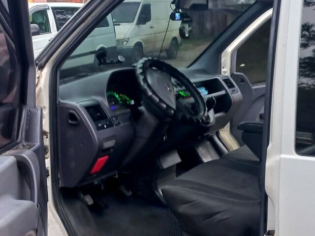 Білий Мерседес Віто, об'ємом двигуна 2.2 л та пробігом 450 тис. км за 4500 $, фото 3 на Automoto.ua