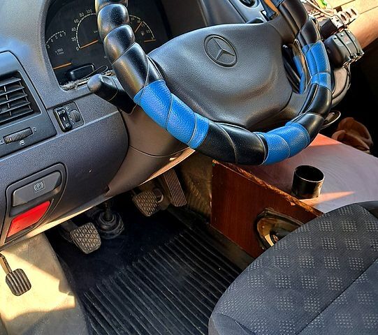 Білий Мерседес Віто, об'ємом двигуна 2.1 л та пробігом 450 тис. км за 5800 $, фото 5 на Automoto.ua