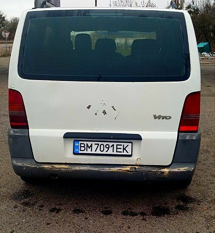 Белый Мерседес Вито, объемом двигателя 2.2 л и пробегом 300 тыс. км за 3000 $, фото 2 на Automoto.ua