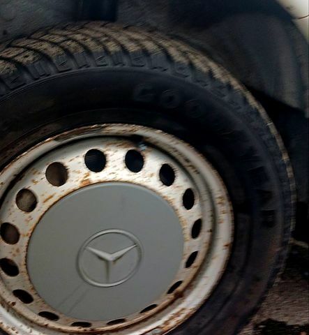 Белый Мерседес Вито, объемом двигателя 2.2 л и пробегом 300 тыс. км за 3000 $, фото 7 на Automoto.ua