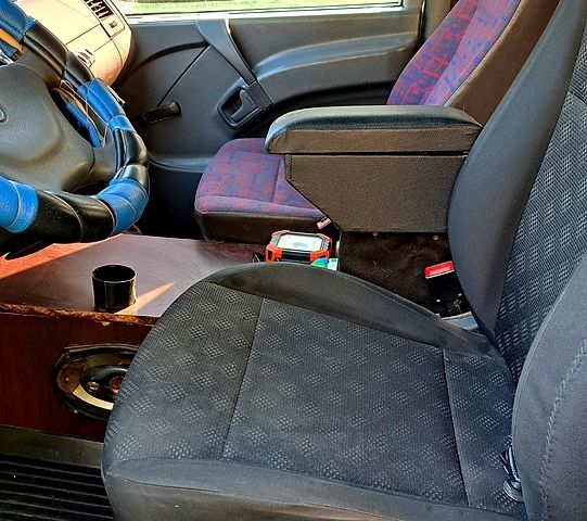 Білий Мерседес Віто, об'ємом двигуна 2.1 л та пробігом 450 тис. км за 5800 $, фото 8 на Automoto.ua