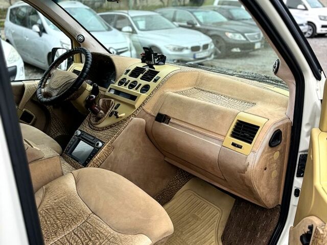 Белый Мерседес Вито, объемом двигателя 2.2 л и пробегом 375 тыс. км за 6000 $, фото 8 на Automoto.ua