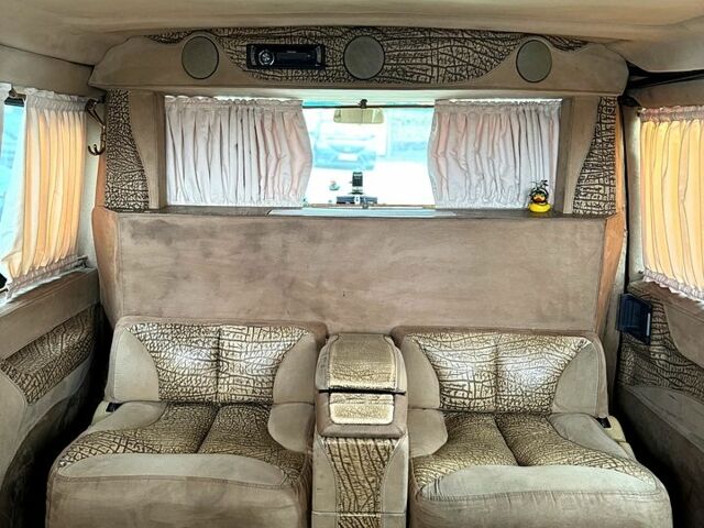 Белый Мерседес Вито, объемом двигателя 2.2 л и пробегом 375 тыс. км за 6000 $, фото 7 на Automoto.ua