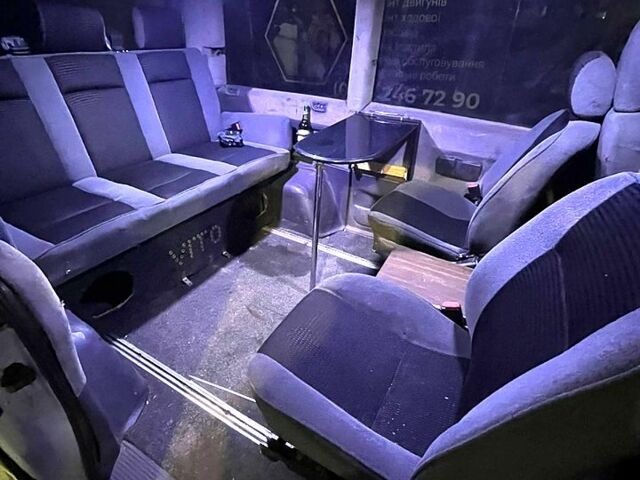 Белый Мерседес Вито, объемом двигателя 2.2 л и пробегом 400 тыс. км за 5500 $, фото 7 на Automoto.ua