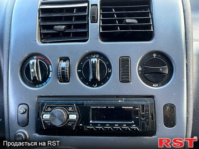 Белый Мерседес Вито, объемом двигателя 2.1 л и пробегом 357 тыс. км за 5500 $, фото 8 на Automoto.ua