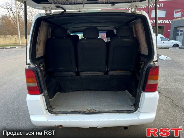 Белый Мерседес Вито, объемом двигателя 2.1 л и пробегом 357 тыс. км за 5500 $, фото 11 на Automoto.ua