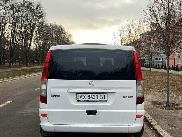Белый Мерседес Вито, объемом двигателя 2.2 л и пробегом 240 тыс. км за 7200 $, фото 1 на Automoto.ua