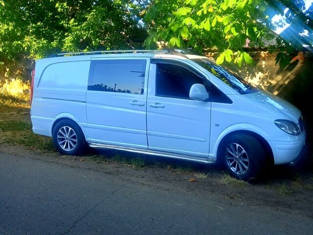 Белый Мерседес Вито, объемом двигателя 2.1 л и пробегом 353 тыс. км за 5000 $, фото 1 на Automoto.ua