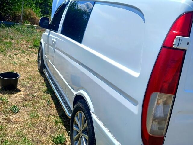 Белый Мерседес Вито, объемом двигателя 2.1 л и пробегом 353 тыс. км за 5000 $, фото 7 на Automoto.ua