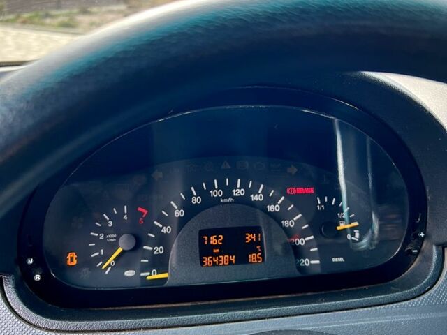 Белый Мерседес Вито, объемом двигателя 2.1 л и пробегом 364 тыс. км за 6400 $, фото 12 на Automoto.ua