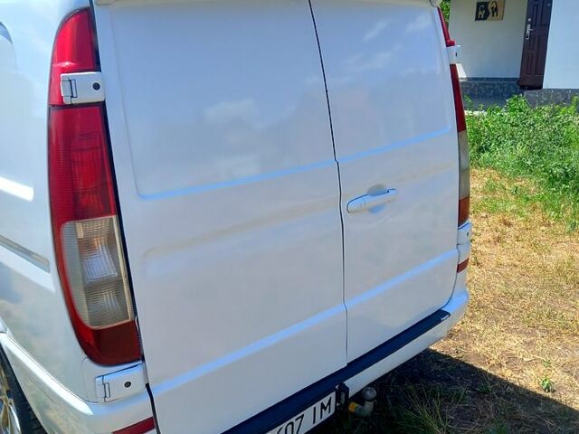 Белый Мерседес Вито, объемом двигателя 2.1 л и пробегом 353 тыс. км за 5000 $, фото 5 на Automoto.ua