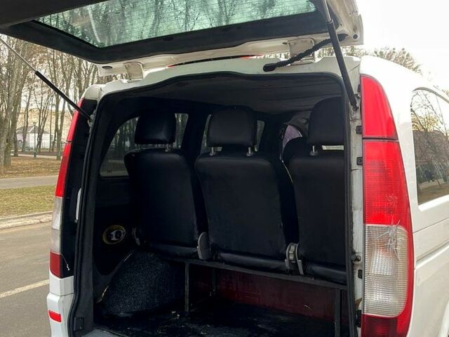 Белый Мерседес Вито, объемом двигателя 2.2 л и пробегом 240 тыс. км за 7200 $, фото 4 на Automoto.ua