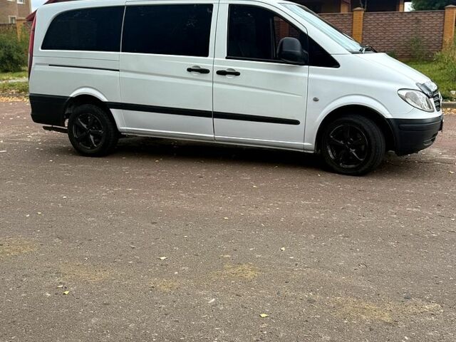 Белый Мерседес Вито, объемом двигателя 2.1 л и пробегом 370 тыс. км за 6300 $, фото 1 на Automoto.ua