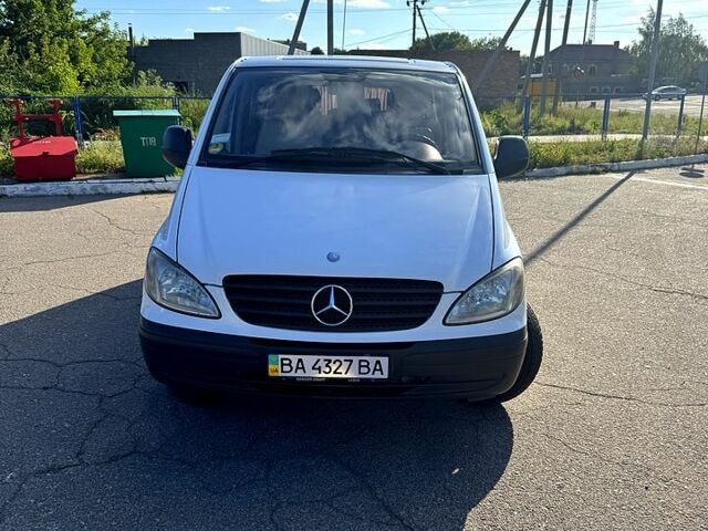 Белый Мерседес Вито, объемом двигателя 2.2 л и пробегом 312 тыс. км за 8900 $, фото 1 на Automoto.ua