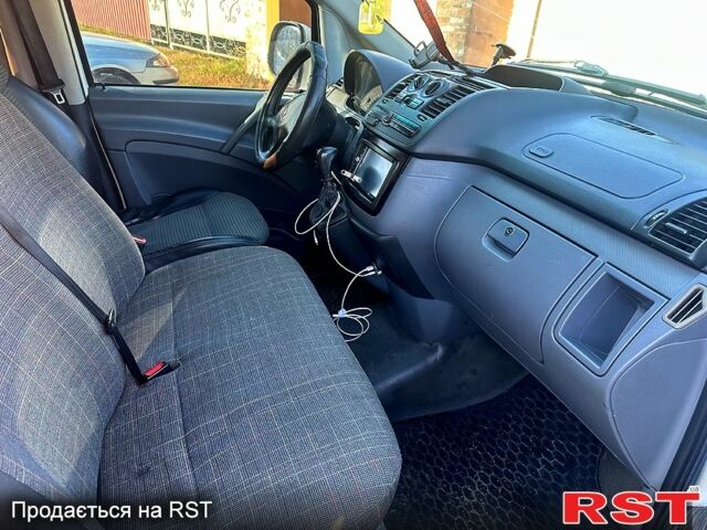 Белый Мерседес Вито, объемом двигателя 2.1 л и пробегом 300 тыс. км за 5999 $, фото 3 на Automoto.ua