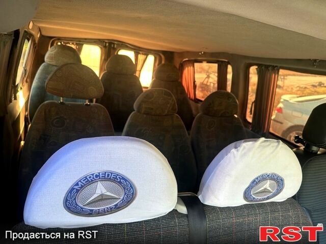 Белый Мерседес Вито, объемом двигателя 2.1 л и пробегом 300 тыс. км за 5999 $, фото 5 на Automoto.ua