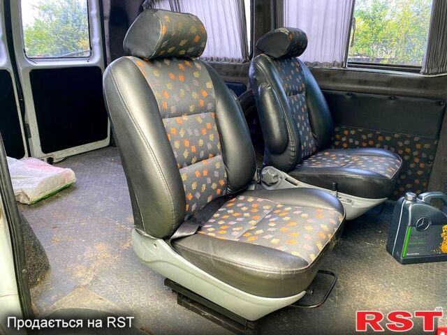 Белый Мерседес Вито, объемом двигателя 2.1 л и пробегом 500 тыс. км за 5900 $, фото 9 на Automoto.ua