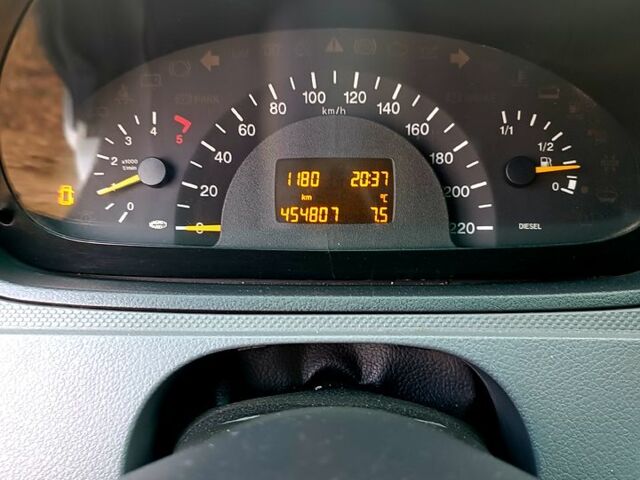 Белый Мерседес Вито, объемом двигателя 2.1 л и пробегом 450 тыс. км за 7500 $, фото 11 на Automoto.ua