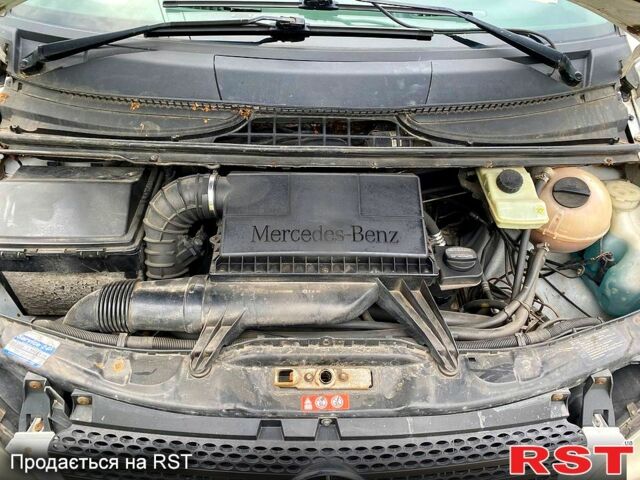 Белый Мерседес Вито, объемом двигателя 2.1 л и пробегом 500 тыс. км за 5900 $, фото 8 на Automoto.ua