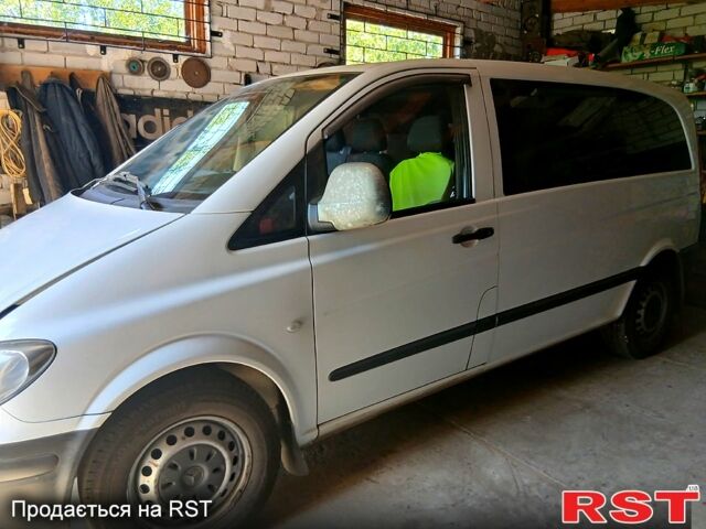 Белый Мерседес Вито, объемом двигателя 2.2 л и пробегом 350 тыс. км за 7500 $, фото 1 на Automoto.ua