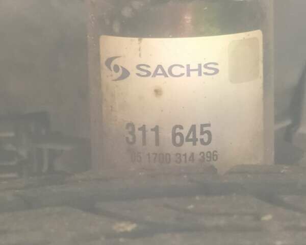 Белый Мерседес Вито, объемом двигателя 2.15 л и пробегом 382 тыс. км за 9600 $, фото 7 на Automoto.ua