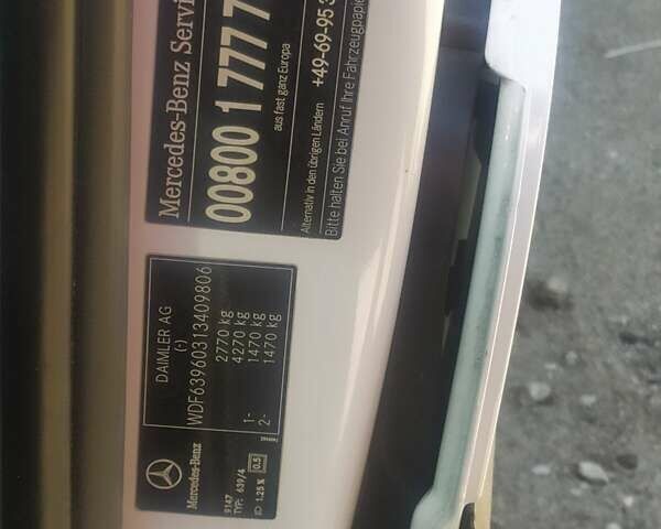 Белый Мерседес Вито, объемом двигателя 2.15 л и пробегом 382 тыс. км за 9600 $, фото 37 на Automoto.ua