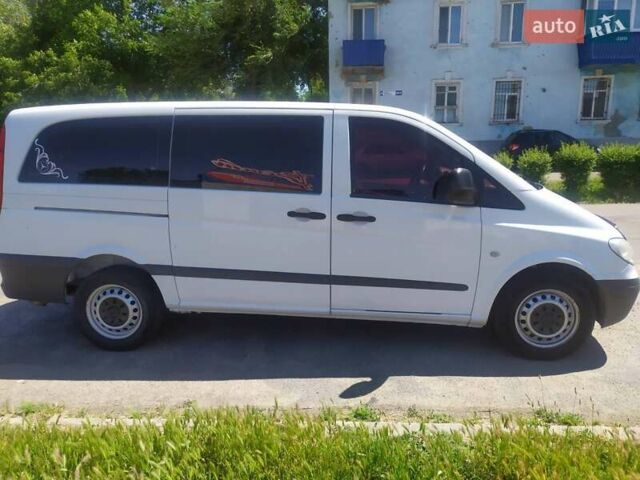 Белый Мерседес Вито, объемом двигателя 2.15 л и пробегом 382 тыс. км за 9600 $, фото 4 на Automoto.ua