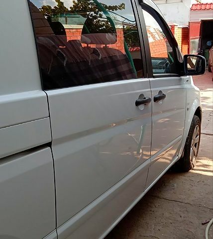 Белый Мерседес Вито, объемом двигателя 2.1 л и пробегом 220 тыс. км за 12500 $, фото 1 на Automoto.ua