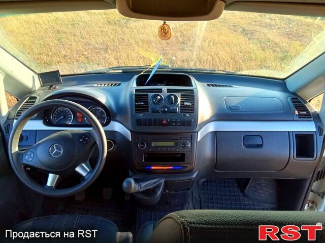 Белый Мерседес Вито, объемом двигателя 2.1 л и пробегом 220 тыс. км за 12500 $, фото 5 на Automoto.ua
