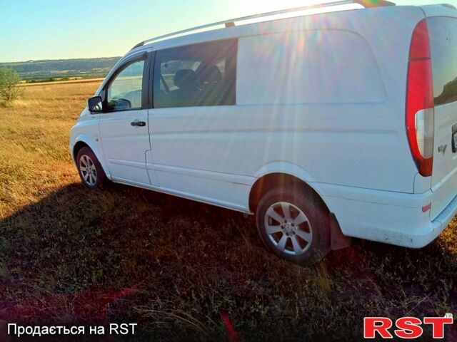 Белый Мерседес Вито, объемом двигателя 2.1 л и пробегом 220 тыс. км за 12500 $, фото 2 на Automoto.ua