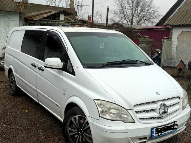 Белый Мерседес Вито, объемом двигателя 2.2 л и пробегом 200 тыс. км за 7100 $, фото 3 на Automoto.ua