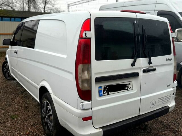 Белый Мерседес Вито, объемом двигателя 2.2 л и пробегом 200 тыс. км за 7100 $, фото 2 на Automoto.ua