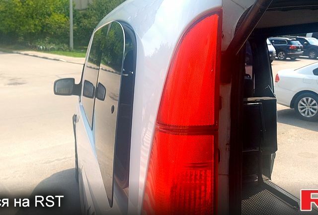 Білий Мерседес Віто, об'ємом двигуна 2.1 л та пробігом 231 тис. км за 15700 $, фото 4 на Automoto.ua