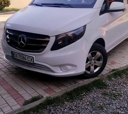 Белый Мерседес Вито, объемом двигателя 1.6 л и пробегом 285 тыс. км за 16000 $, фото 1 на Automoto.ua