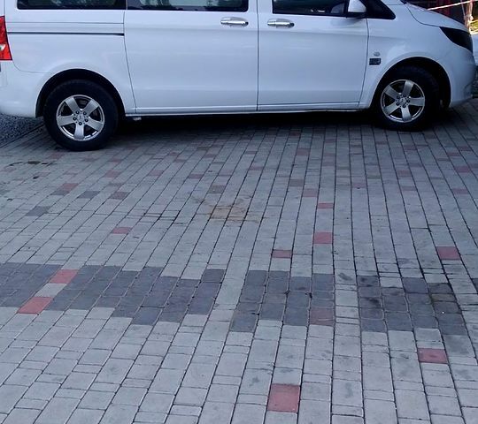 Белый Мерседес Вито, объемом двигателя 1.6 л и пробегом 285 тыс. км за 16000 $, фото 2 на Automoto.ua