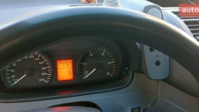 Бежевый Мерседес Вито, объемом двигателя 2.15 л и пробегом 592 тыс. км за 15000 $, фото 7 на Automoto.ua