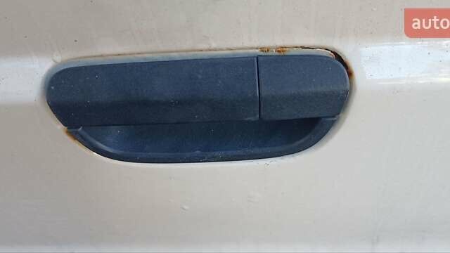 Бежевый Мерседес Вито, объемом двигателя 2.15 л и пробегом 592 тыс. км за 15000 $, фото 1 на Automoto.ua